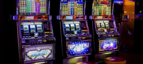 where can i play free slots online
